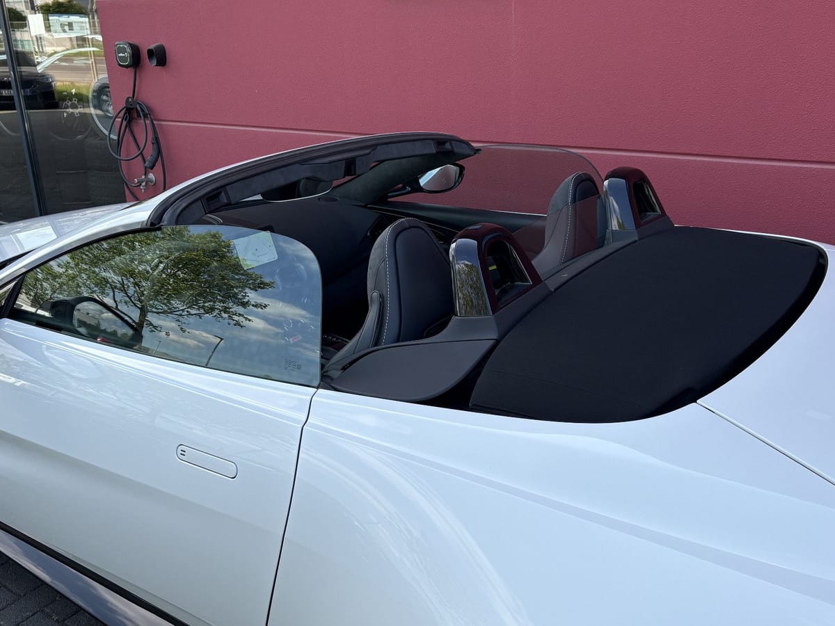 Aston Martin V8 VANTAGE ROADSTER F1-EDITION CARBON NAVI 1HAND foto 23