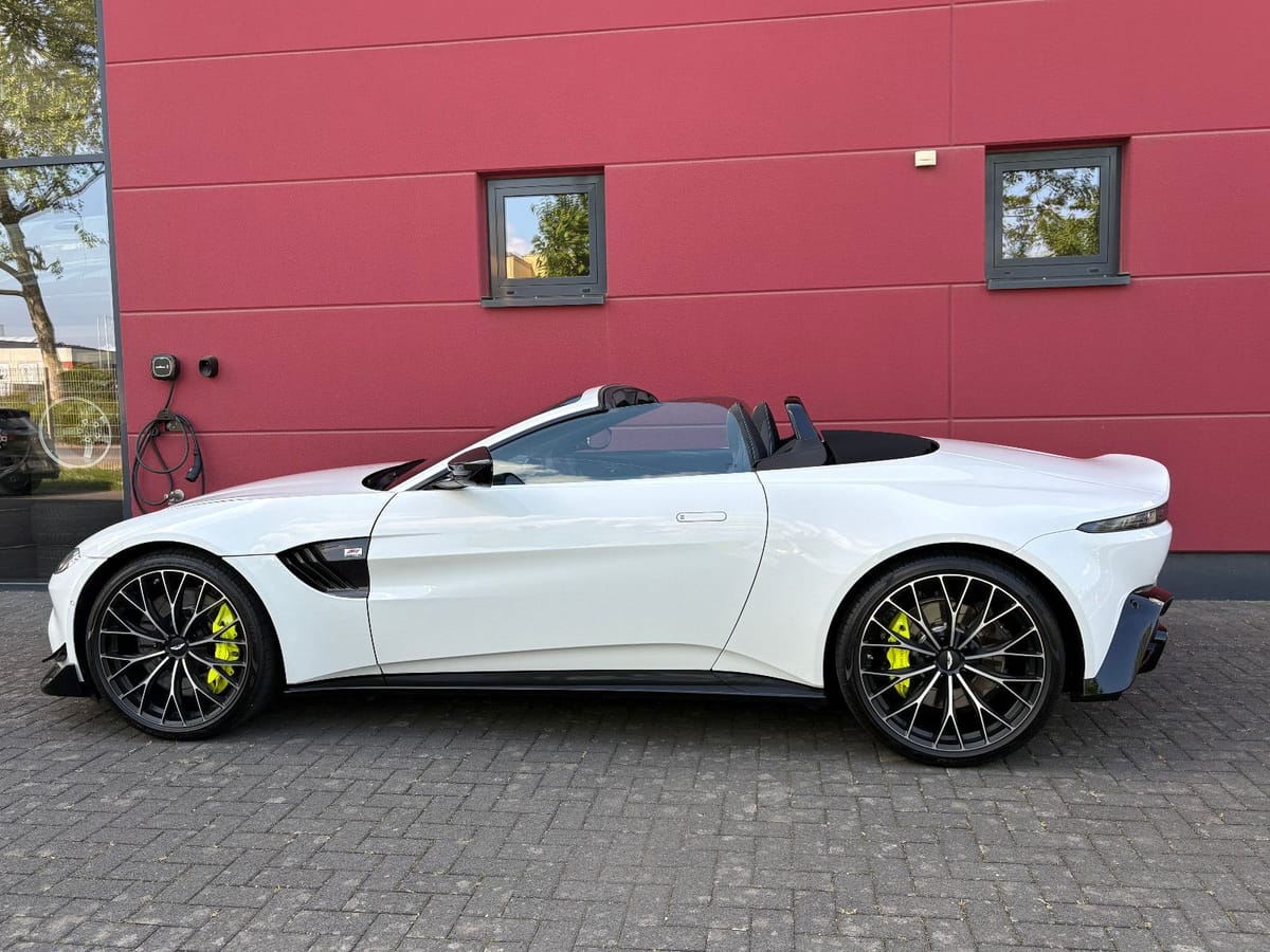 Aston Martin V8 VANTAGE ROADSTER F1-EDITION CARBON NAVI 1HAND foto 5