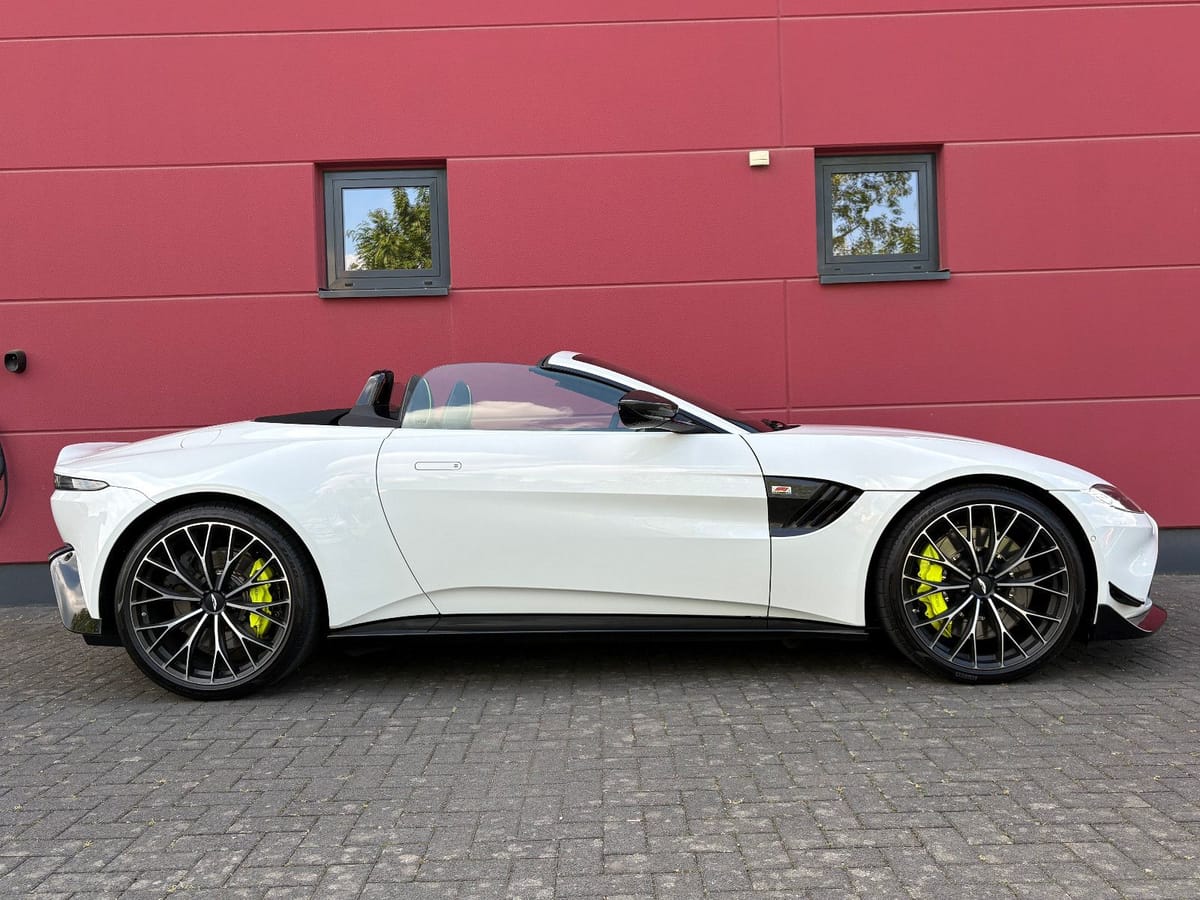 Aston Martin V8 VANTAGE ROADSTER F1-EDITION CARBON NAVI 1HAND foto 6
