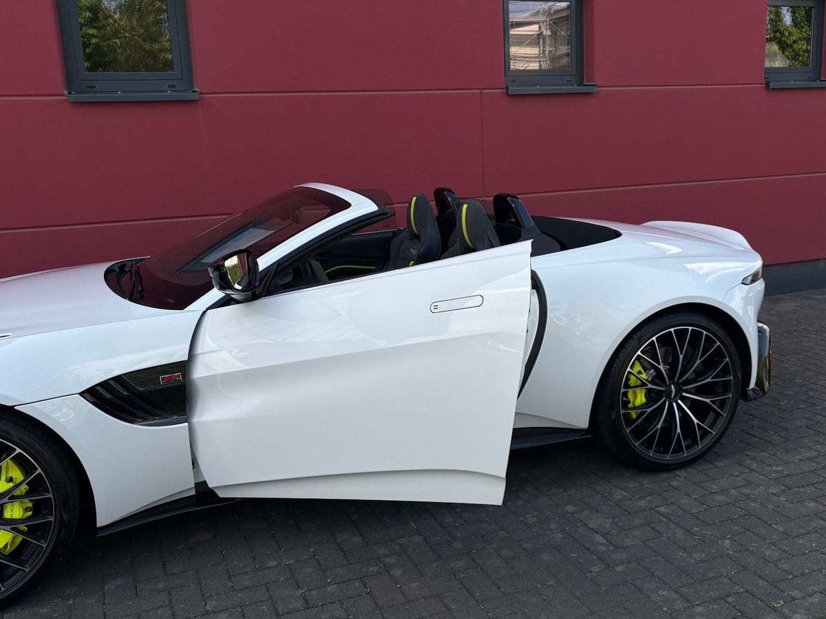 Aston Martin V8 VANTAGE ROADSTER F1-EDITION CARBON NAVI 1HAND foto 8