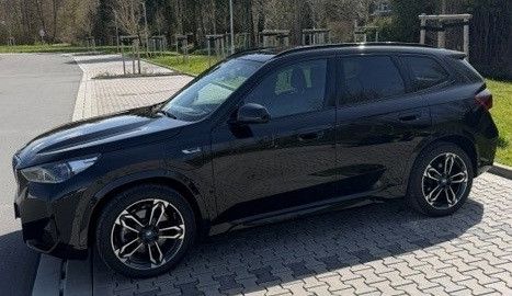 BMW X1 xDrive30e Steptronic M Pano HUD,360° HarKa foto 1