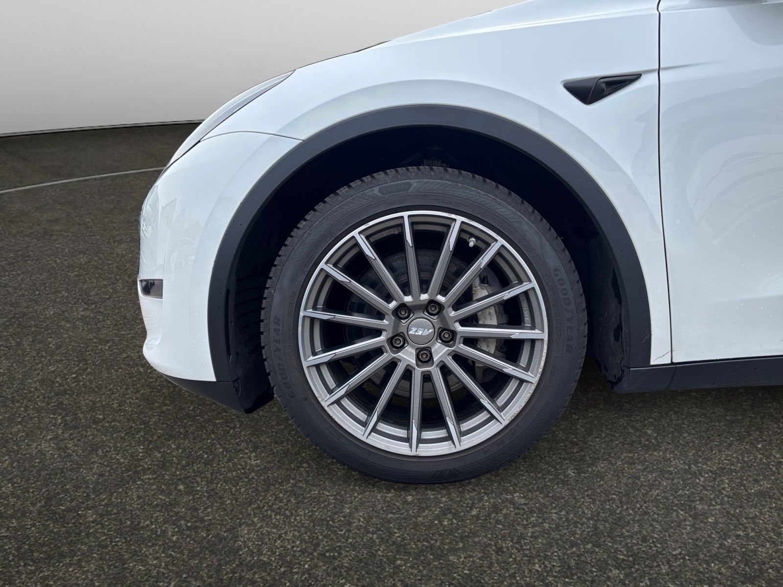 Tesla Model Y Long Range Dual AWD foto 14