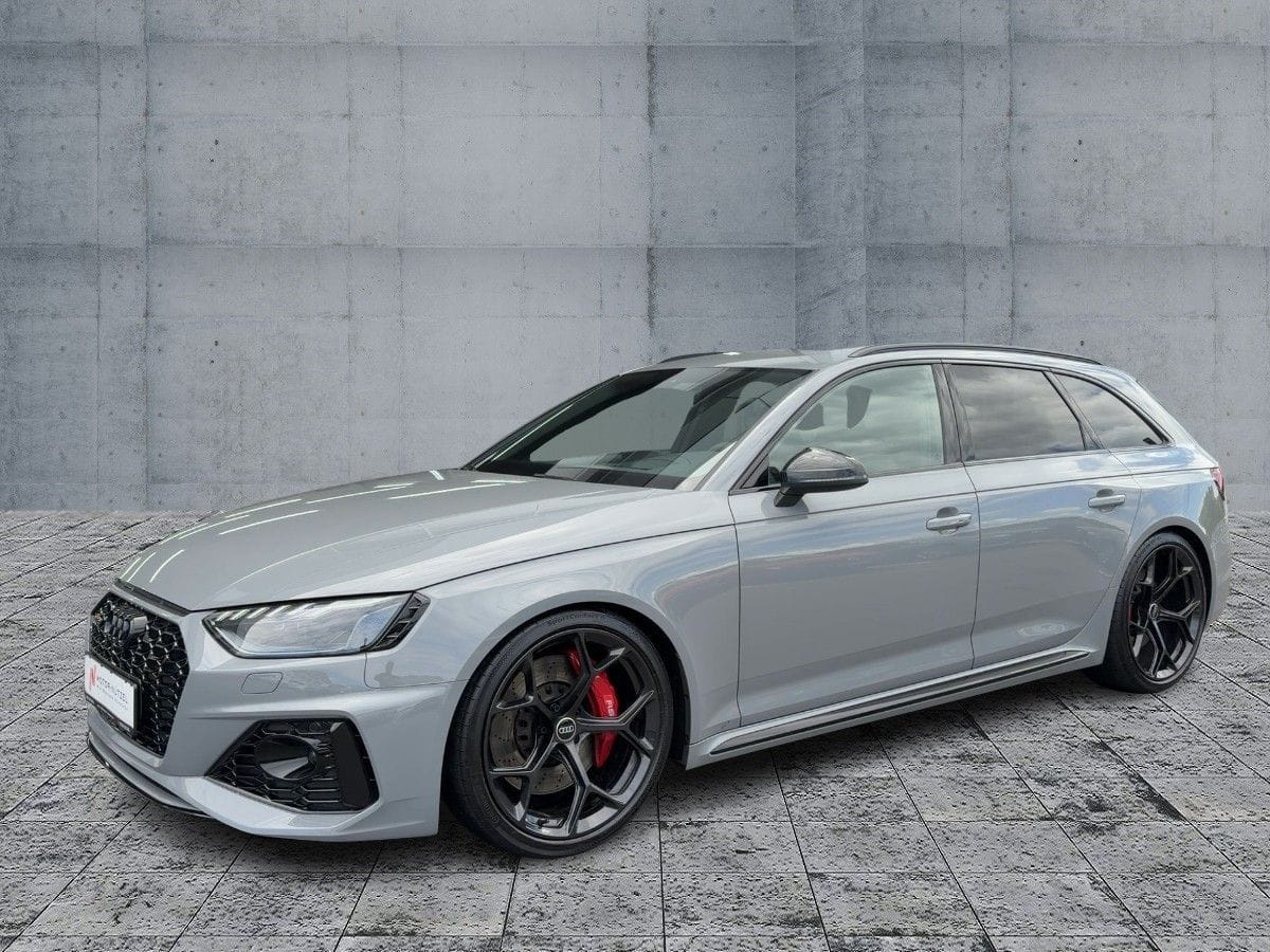 Audi RS 4 Avant competition plus quattro + RS-Schalen
