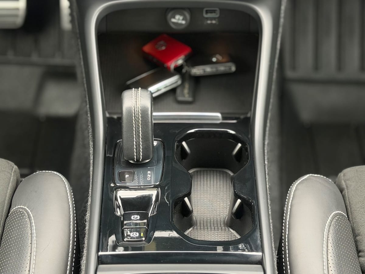 Volvo XC40 R Design AWD Harman Kardon Kamera AHK 18 LM foto 19