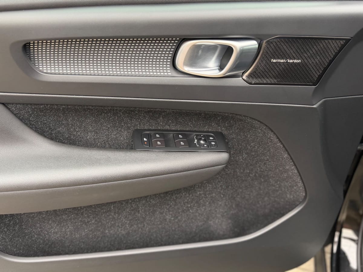 Volvo XC40 R Design AWD Harman Kardon Kamera AHK 18 LM foto 20