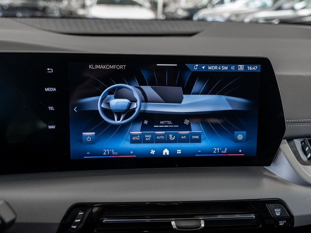 BMW 223d Active Tourer xDrive AHK LED NAVI KAMERA foto 17