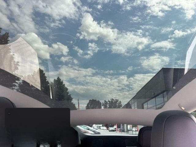 Tesla Model Y Long Range AWD foto 18