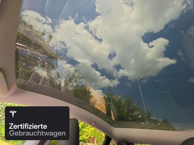 Tesla Model Y Rear-Wheel Drive foto 18