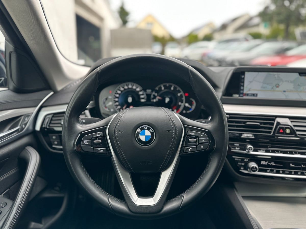 BMW 530dT Luxury xDrive AD.LED HIFI HUD AHK KAMERA foto 16