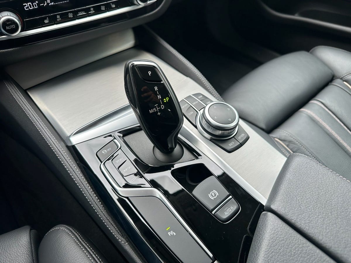 BMW 530dT Luxury xDrive AD.LED HIFI HUD AHK KAMERA foto 18