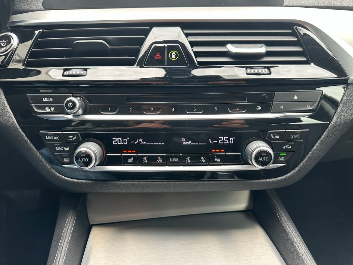 BMW 530dT Luxury xDrive AD.LED HIFI HUD AHK KAMERA foto 19