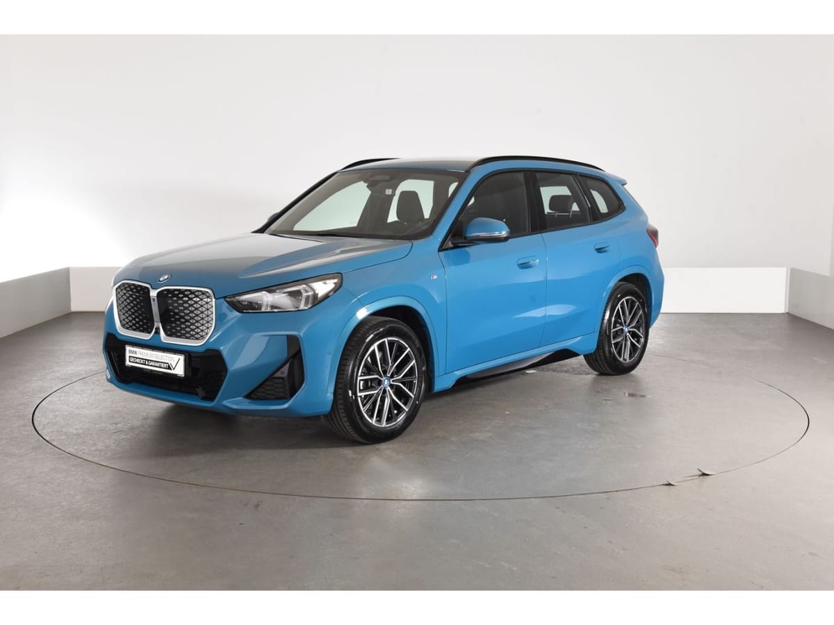BMW iX1 xDrive 30 M Sport Head Up Display Driving As foto 2