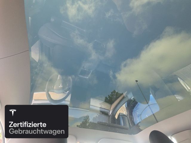 Tesla Model Y Long Range AWD foto 18