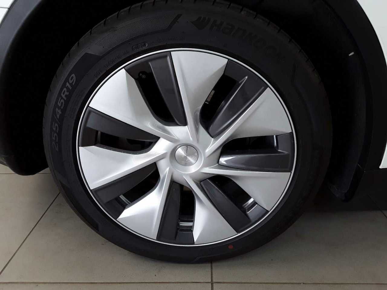 Tesla Model Y Long Range Dual Motor AWD foto 15