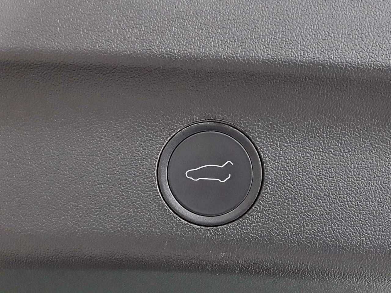 Tesla Model Y Long Range Dual Motor AWD foto 16