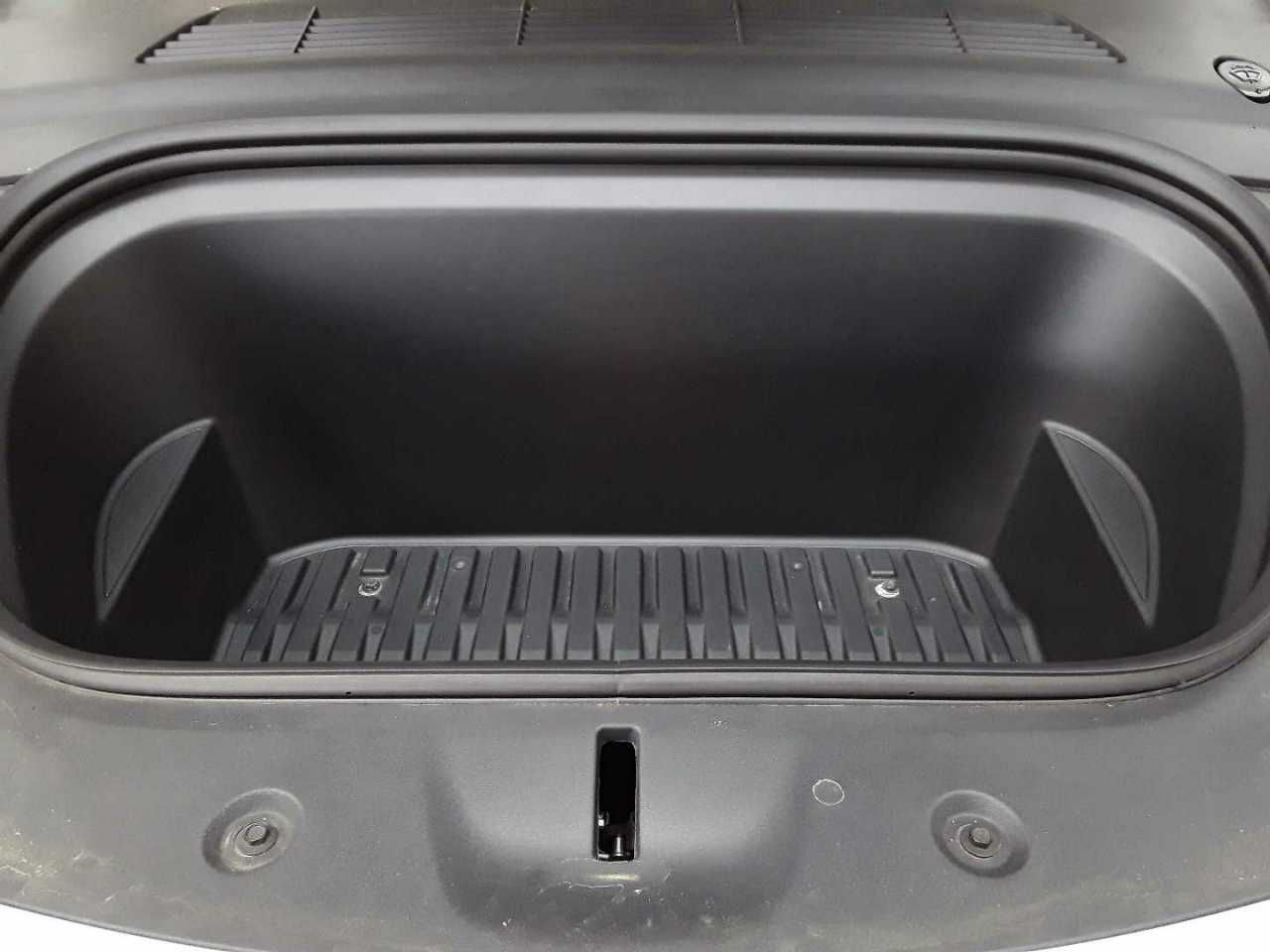 Tesla Model Y Long Range Dual Motor AWD foto 17