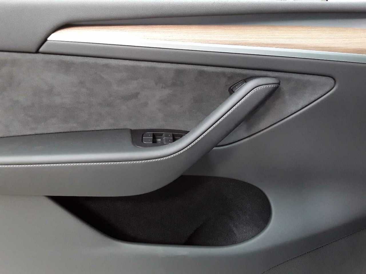 Tesla Model Y Long Range Dual Motor AWD foto 4