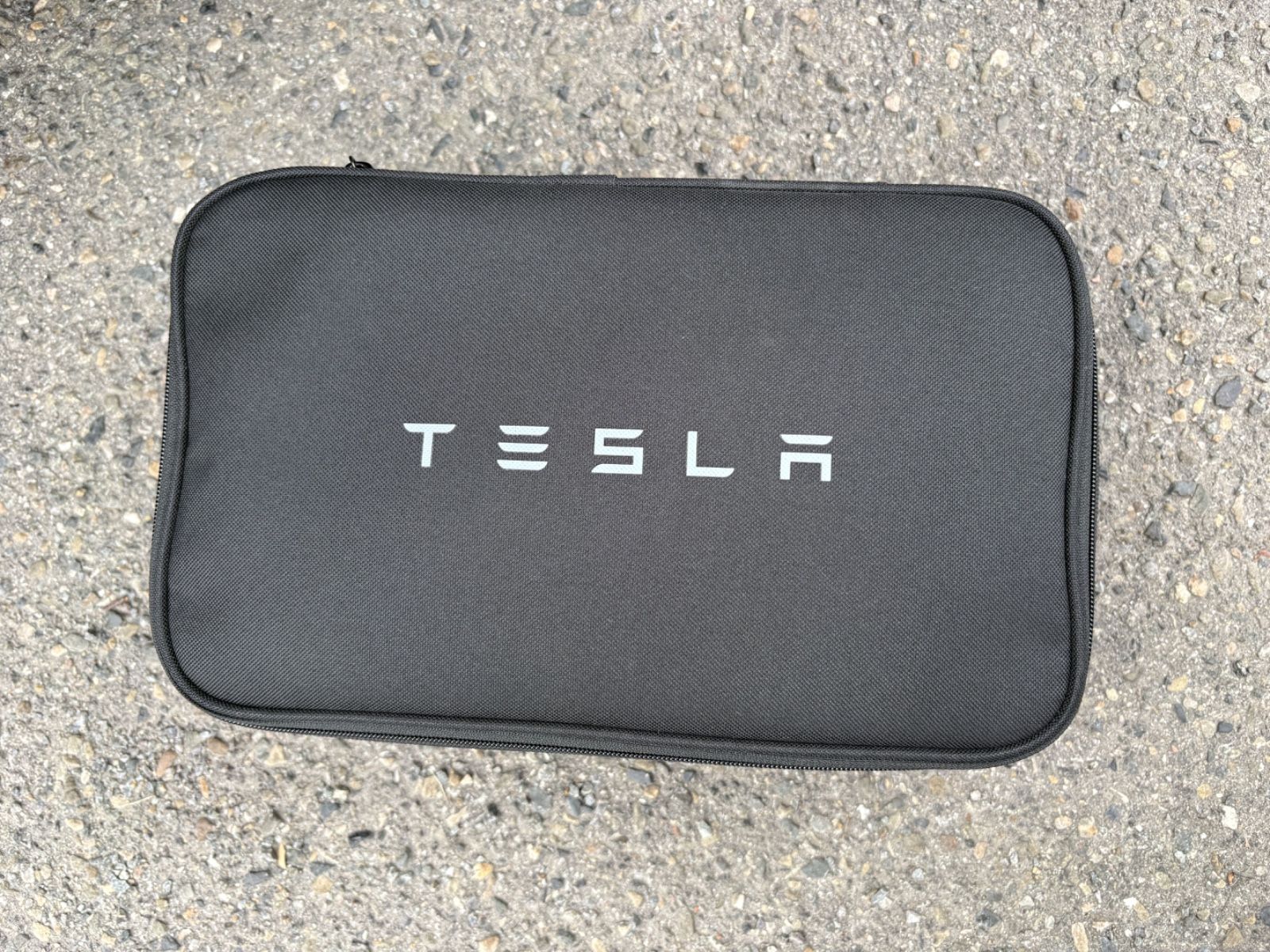 Tesla Model Y frisch TÜV, Anhängerkupplung, gepflegt foto 12