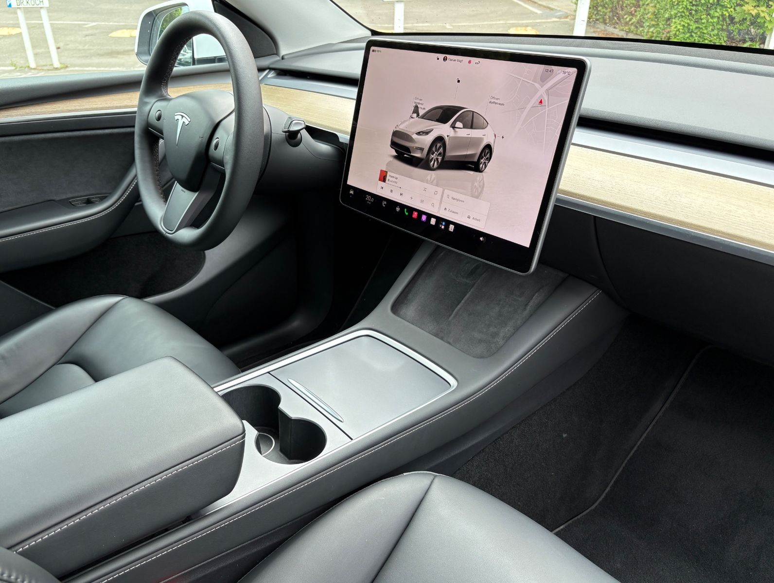 Tesla Model Y frisch TÜV, Anhängerkupplung, gepflegt foto 6