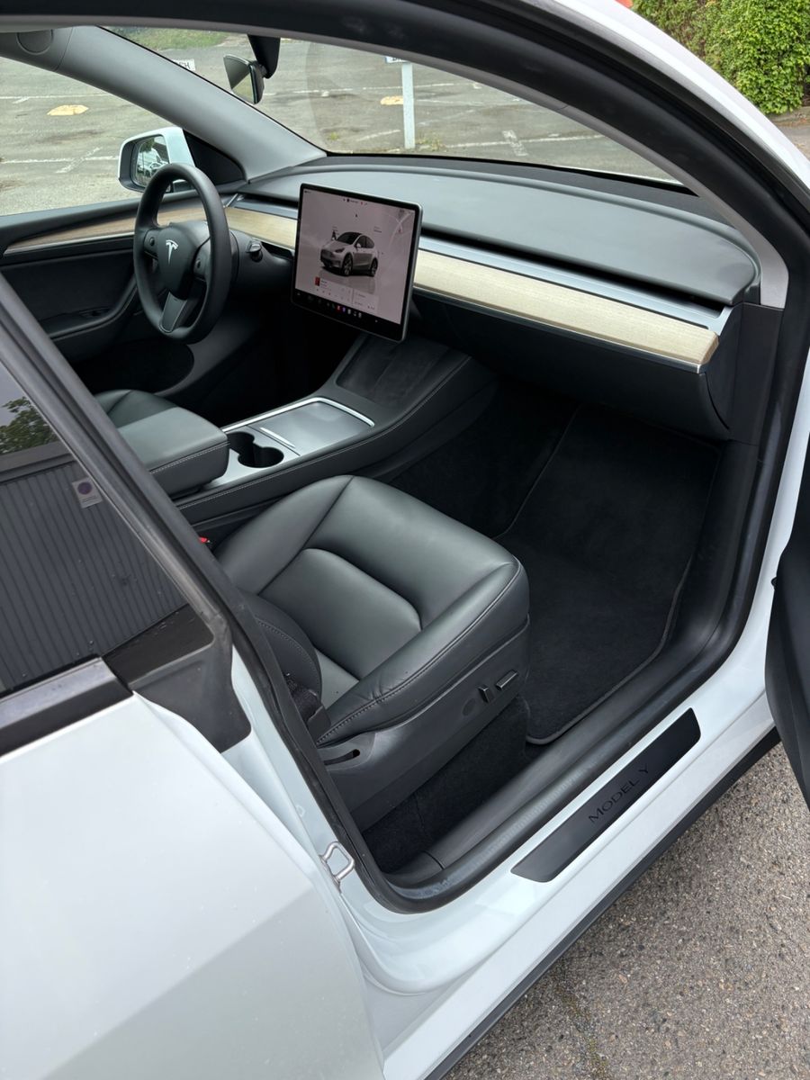 Tesla Model Y frisch TÜV, Anhängerkupplung, gepflegt foto 7