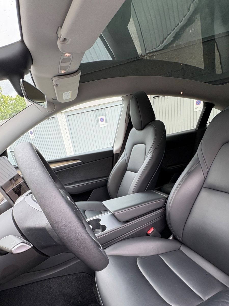 Tesla Model Y frisch TÜV, Anhängerkupplung, gepflegt foto 8