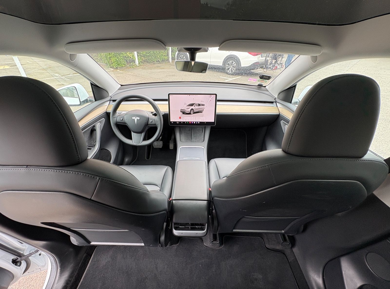 Tesla Model Y frisch TÜV, Anhängerkupplung, gepflegt foto 9