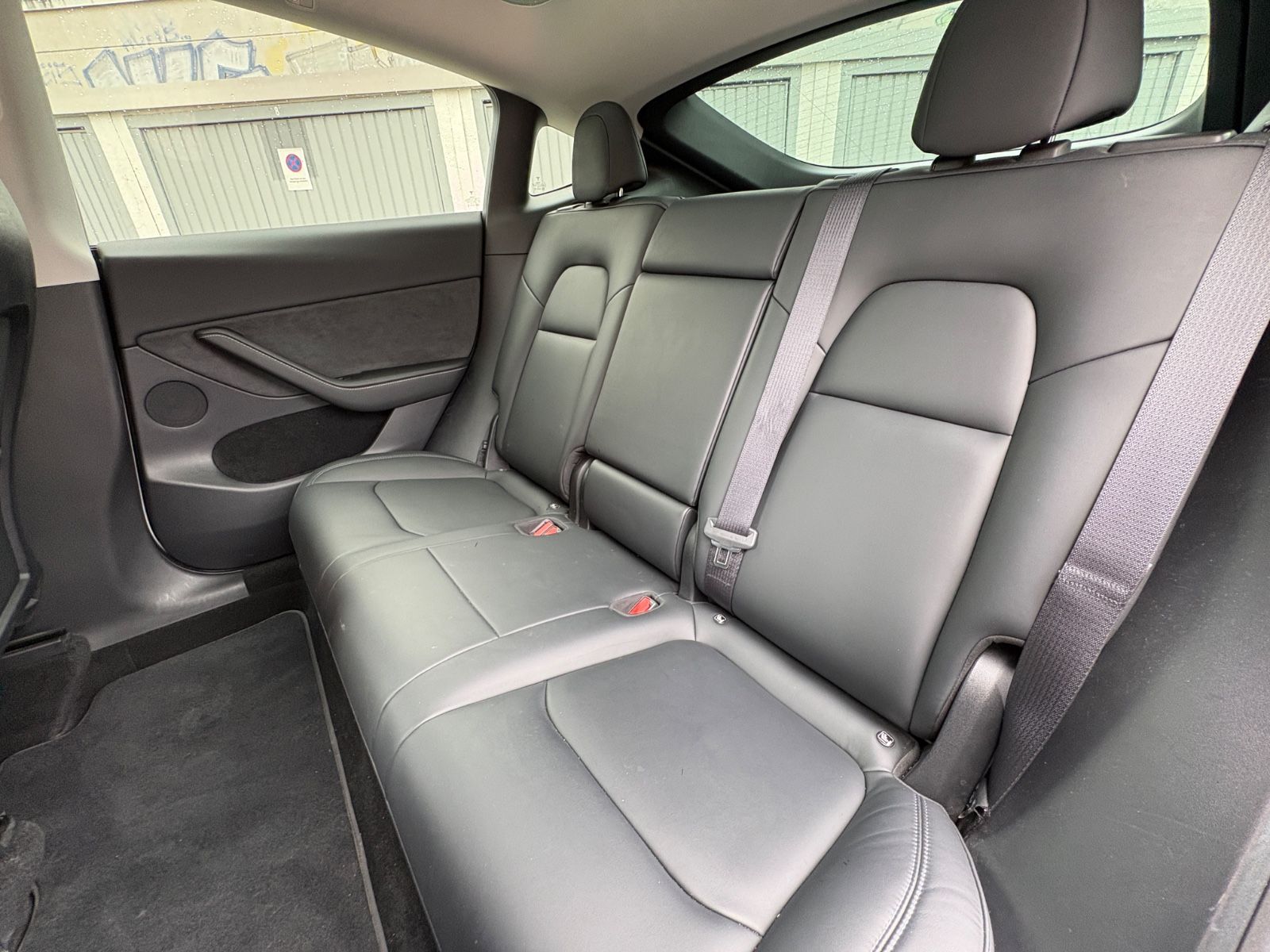 Tesla Model Y frisch TÜV, Anhängerkupplung, gepflegt foto 10