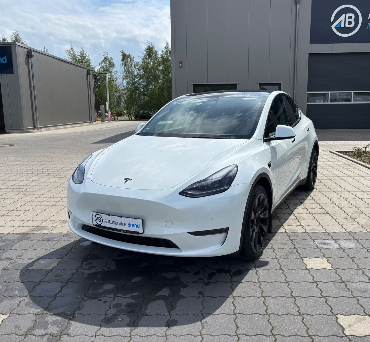 Tesla Model Y Long Range Dual AWD