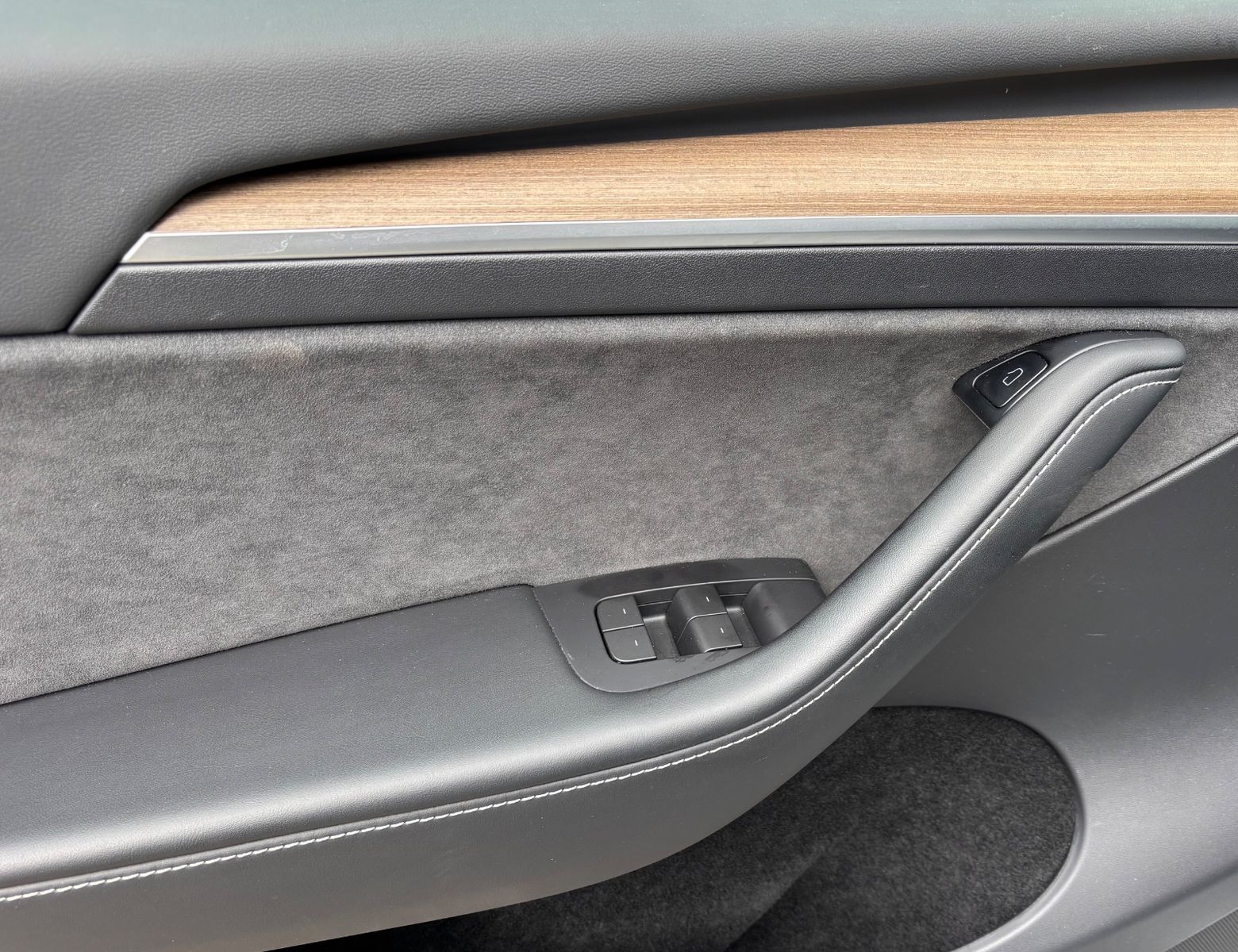 Tesla Model Y Long Range Dual AWD foto 12