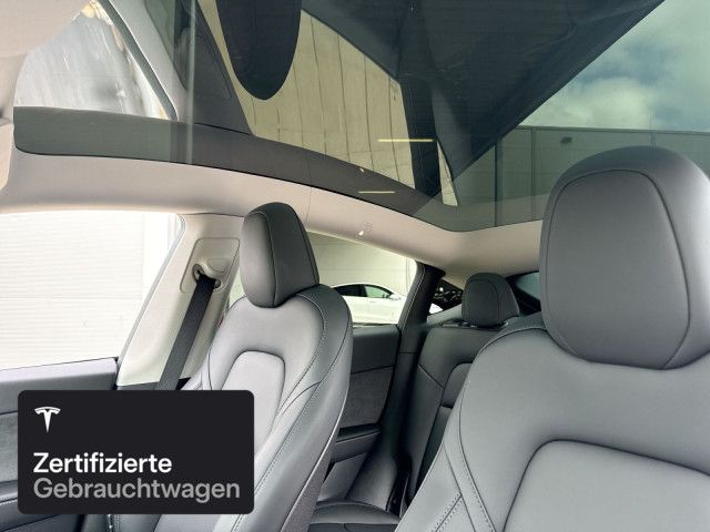 Tesla Model Y Rear-Wheel Drive foto 18
