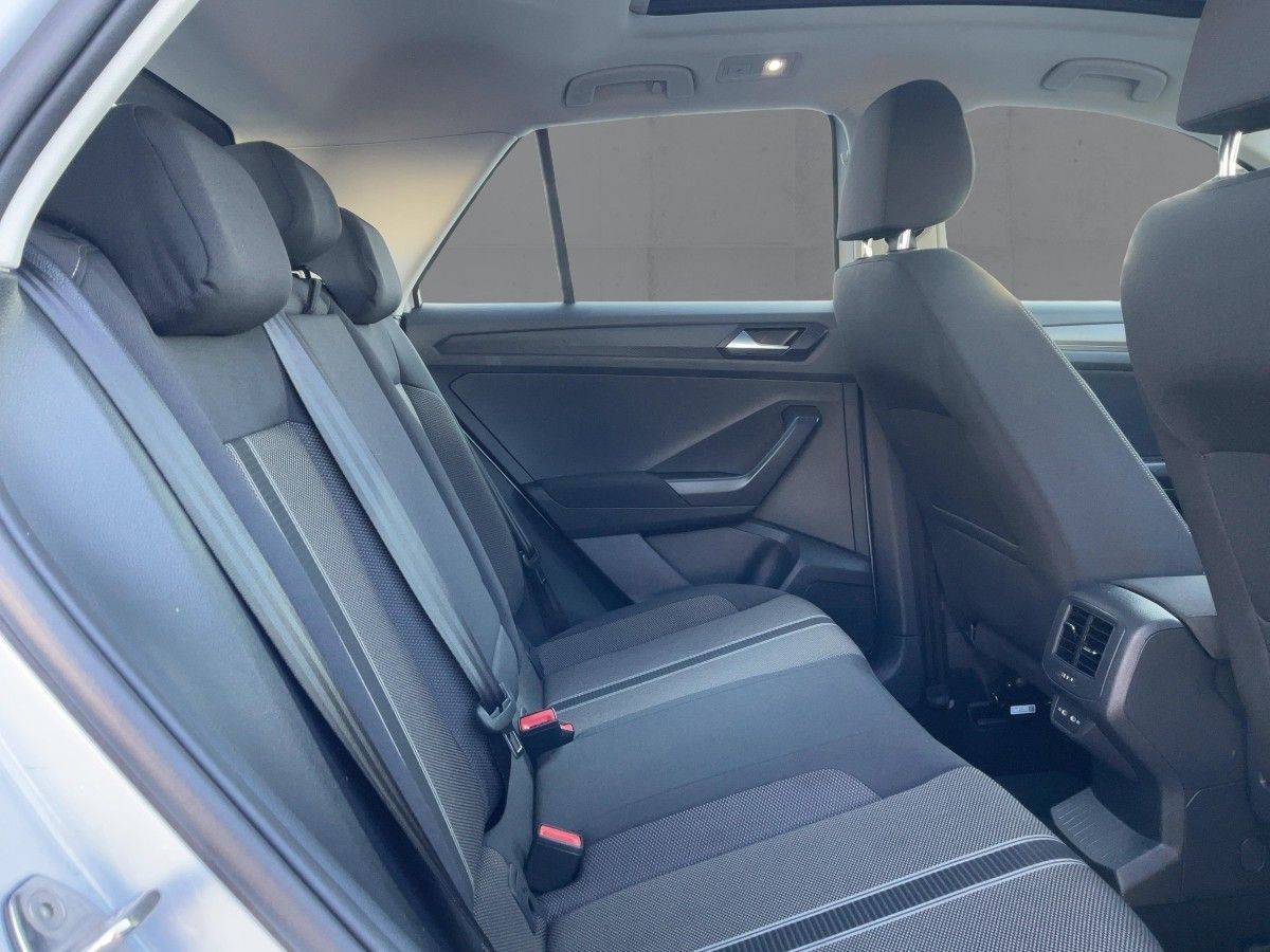 Volkswagen T-Roc 1.5 TSI DSG R-LINE LED+NAVI+RFK+AHK+PANO foto 13