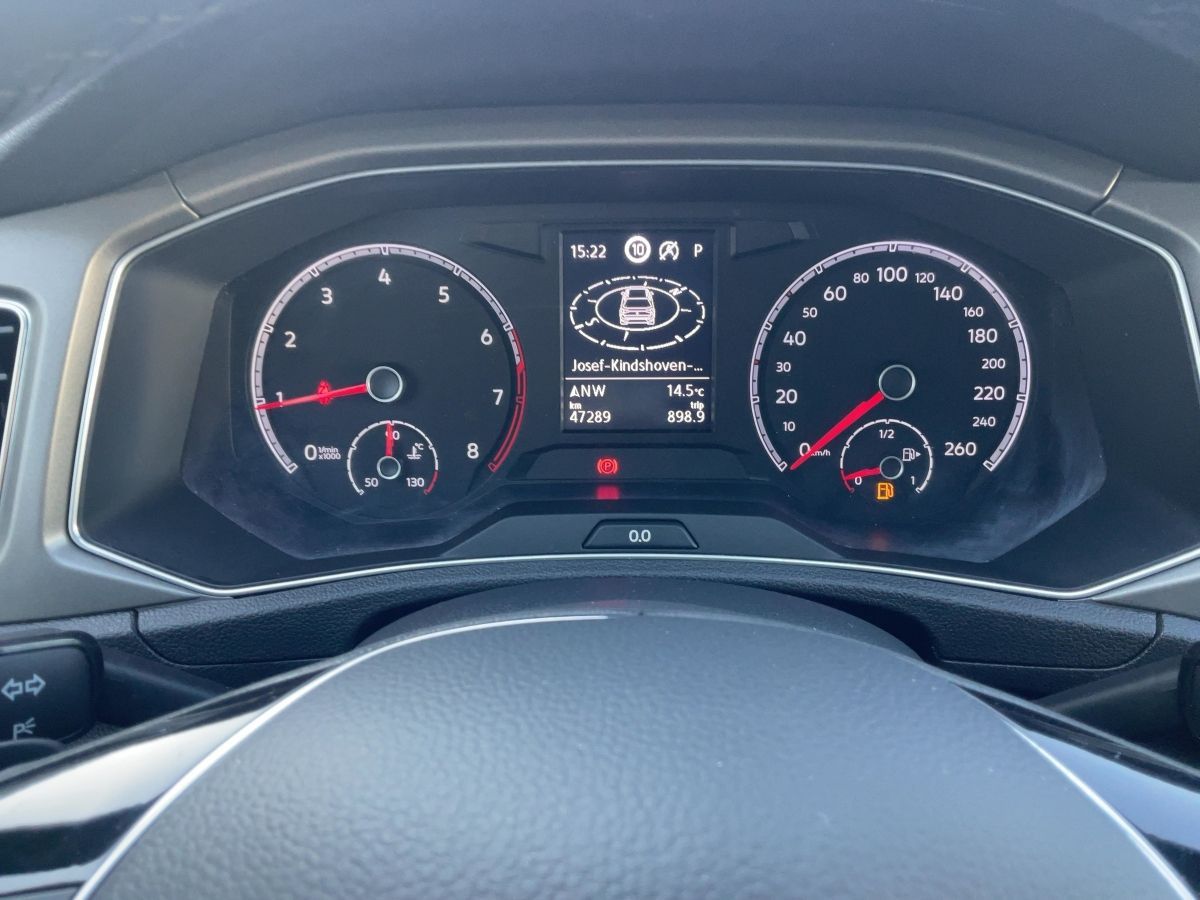 Volkswagen T-Roc 1.5 TSI DSG R-LINE LED+NAVI+RFK+AHK+PANO foto 16