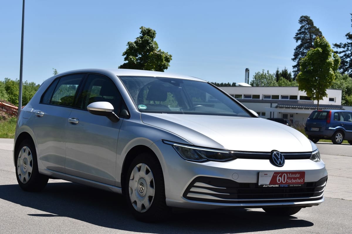 Volkswagen Golf VIII Life 1.0 eTSI DSG Navi SHZ ACC Lane foto 2