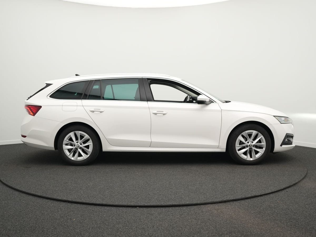 Skoda Octavia Combi Style 1,5 TSI AHK LED HdUp 17 foto 12