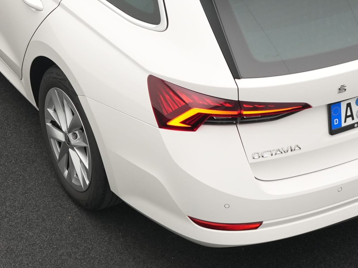 Skoda Octavia Combi Style 1,5 TSI AHK LED HdUp 17 foto 19