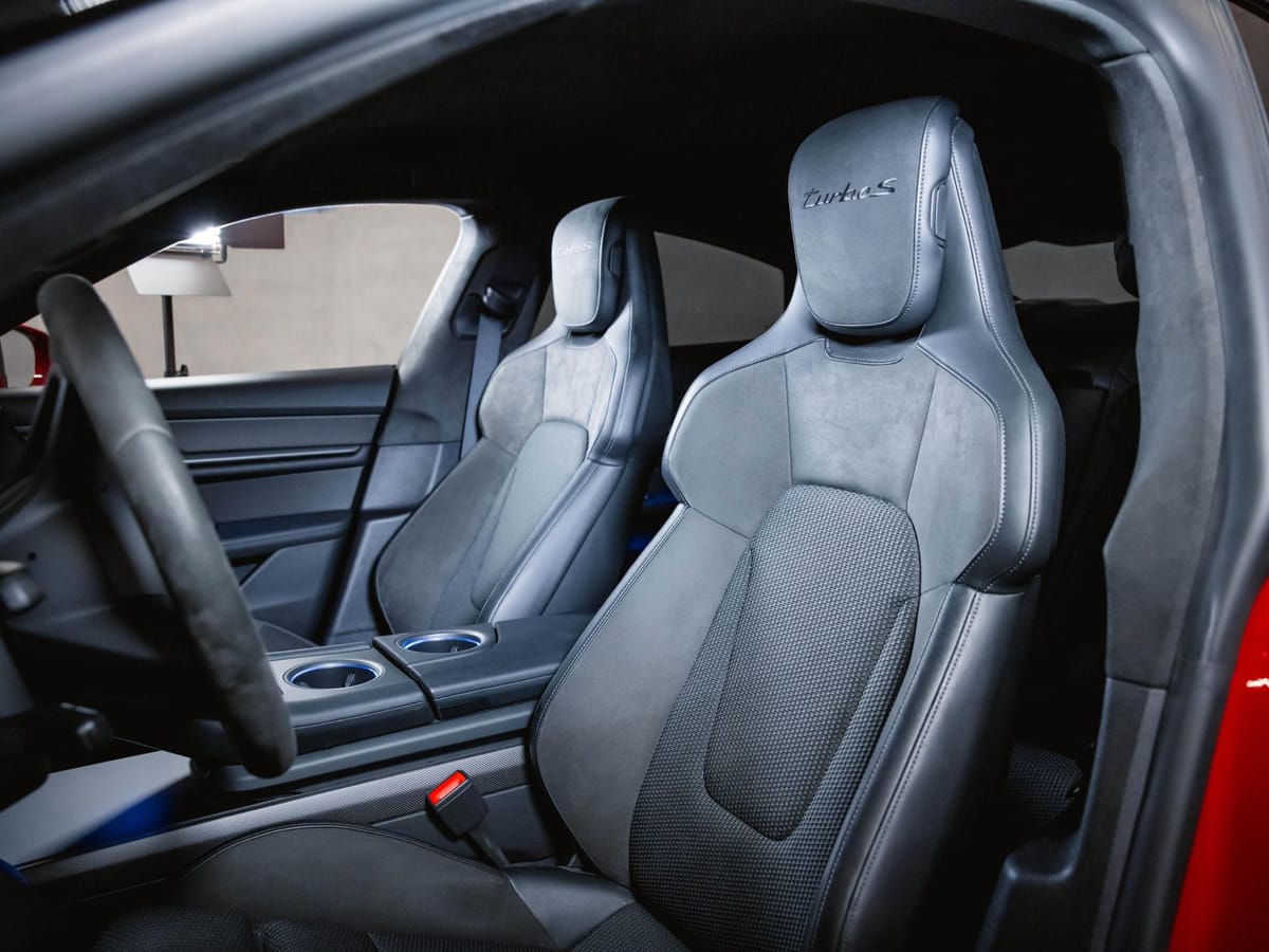 Porsche Taycan Turbo S Sport Design Paket Carbon Head-Up foto 16