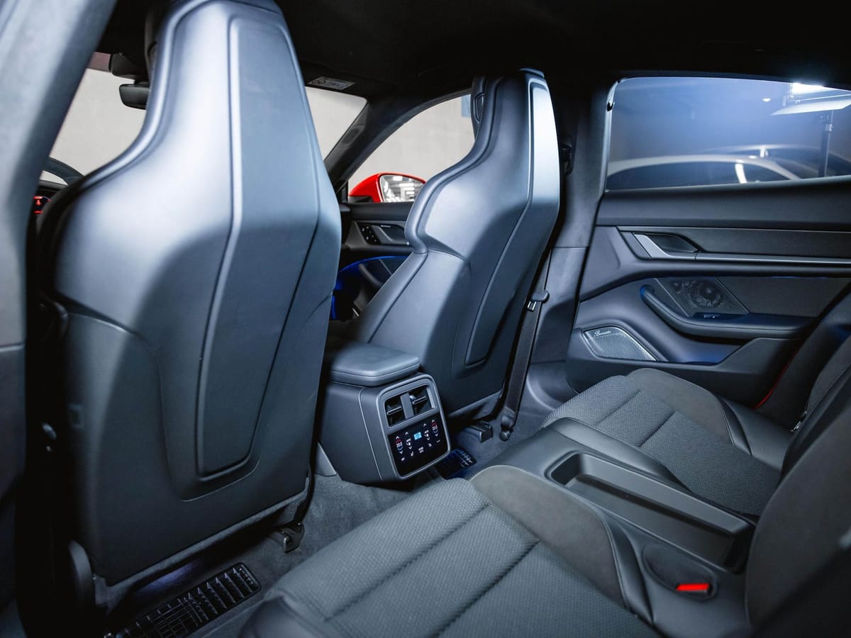 Porsche Taycan Turbo S Sport Design Paket Carbon Head-Up foto 24