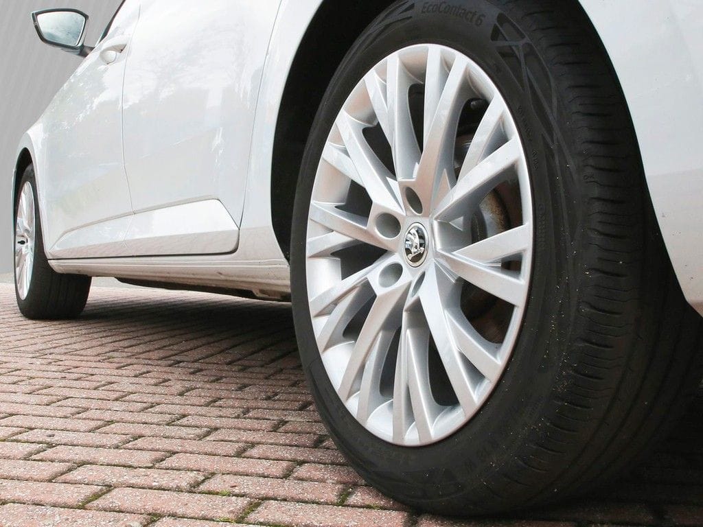 Skoda Superb Combi 2.0 TDI DSG Ambition 18 ACC NAVI foto 5