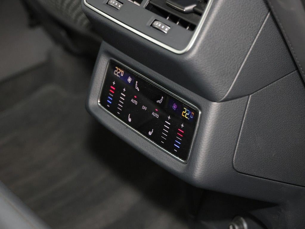 Audi Q8 S line 50 e-tron quattro foto 13