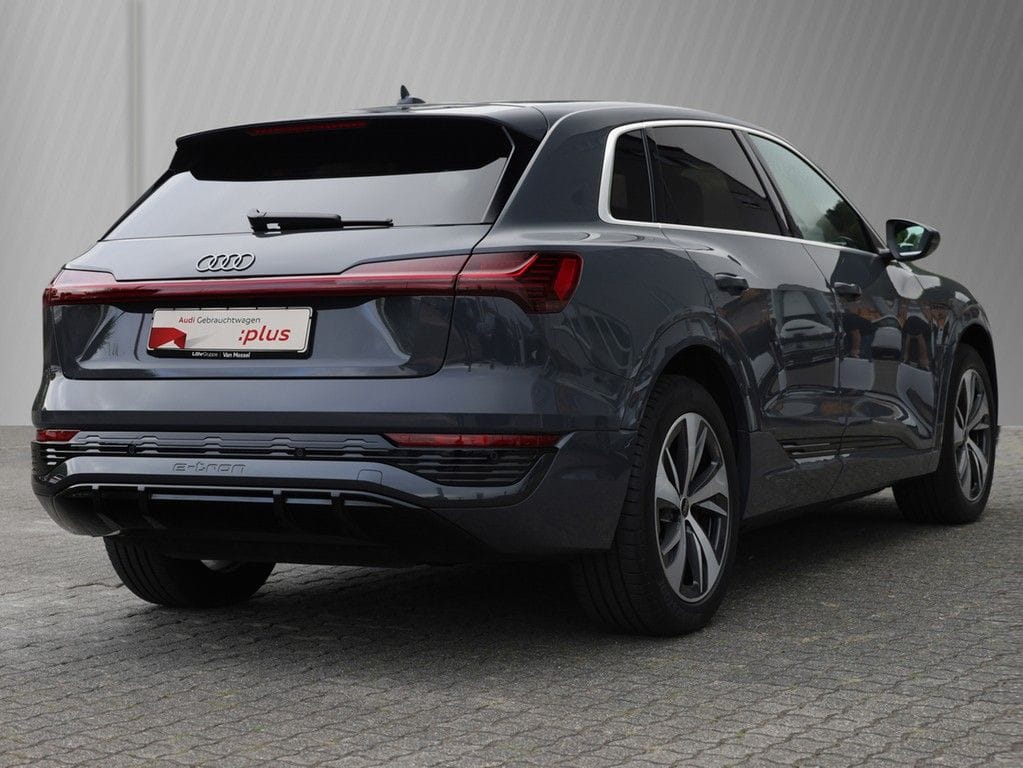 Audi Q8 S line 50 e-tron quattro foto 4