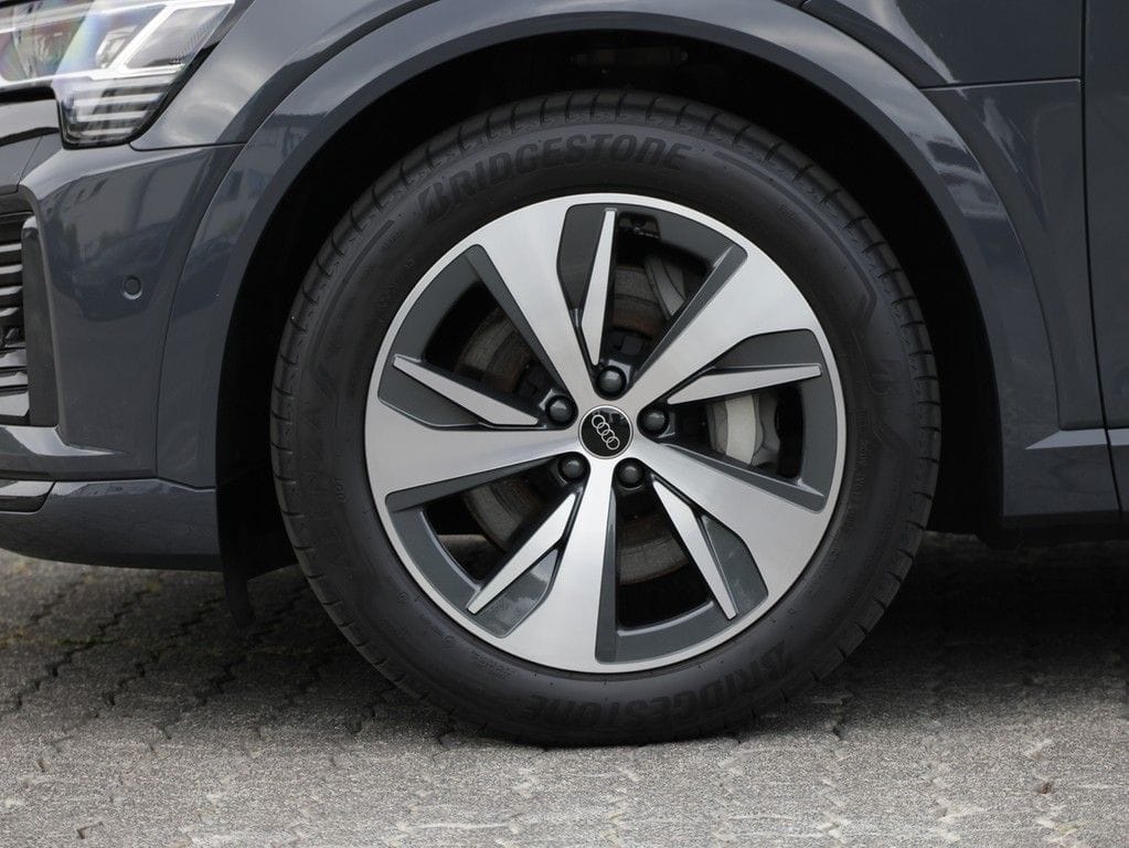 Audi Q8 S line 50 e-tron quattro foto 5
