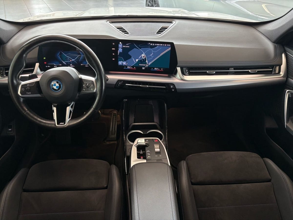 BMW iX1 xDrive30 M Sport DA+ ACC PA RFK AdapLED AHK foto 14