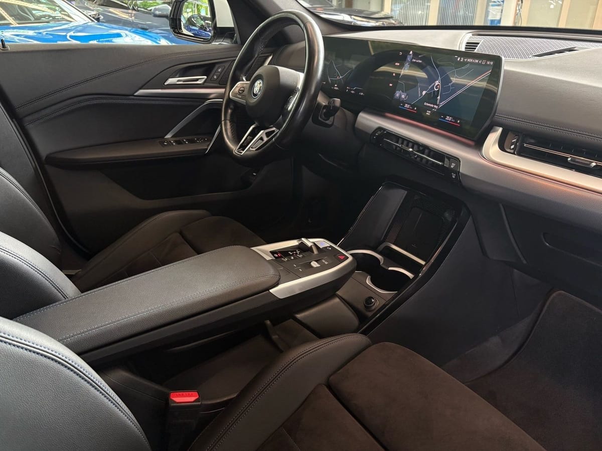 BMW iX1 xDrive30 M Sport DA+ ACC PA RFK AdapLED AHK foto 15