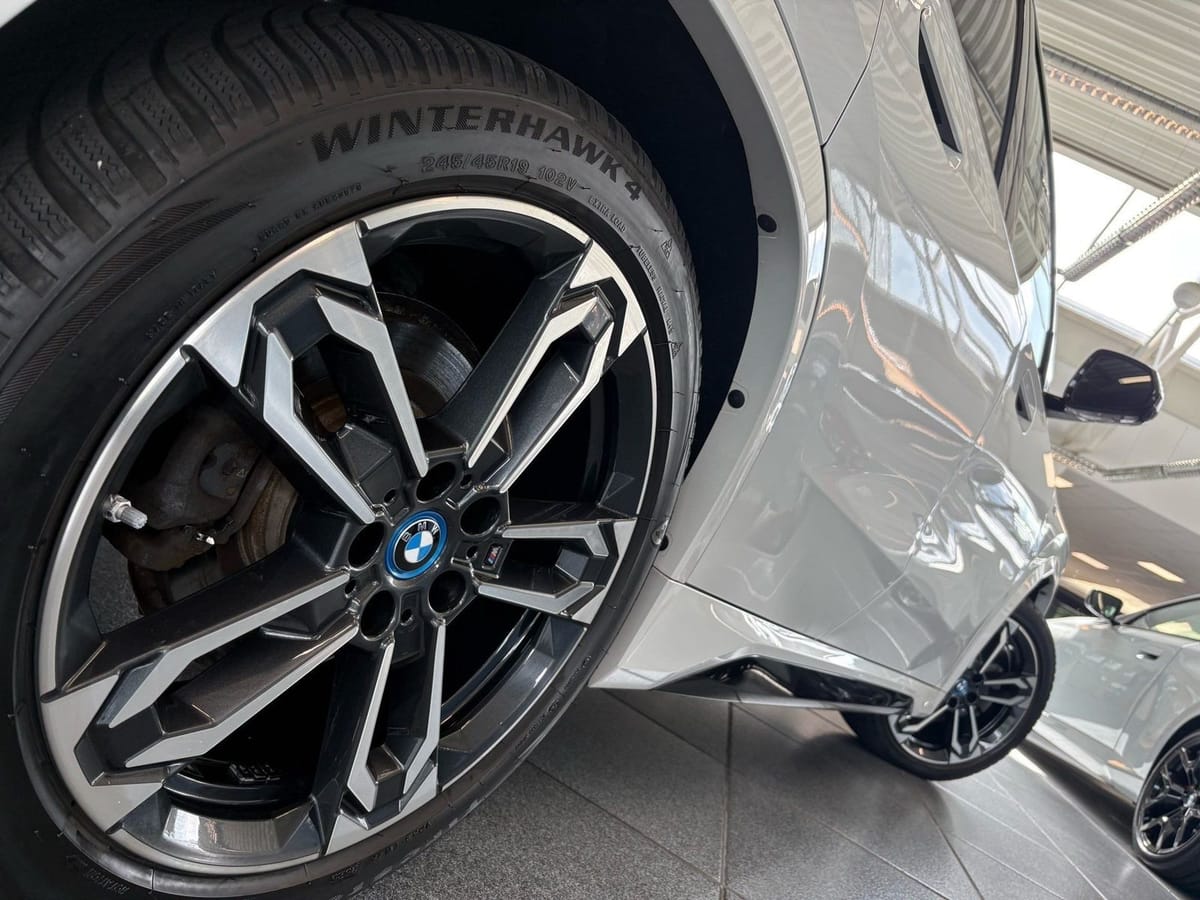 BMW iX1 xDrive30 M Sport DA+ ACC PA RFK AdapLED AHK foto 3