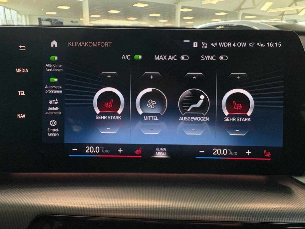 BMW iX1 xDrive30 M Sport DA+ ACC PA RFK AdapLED AHK foto 9