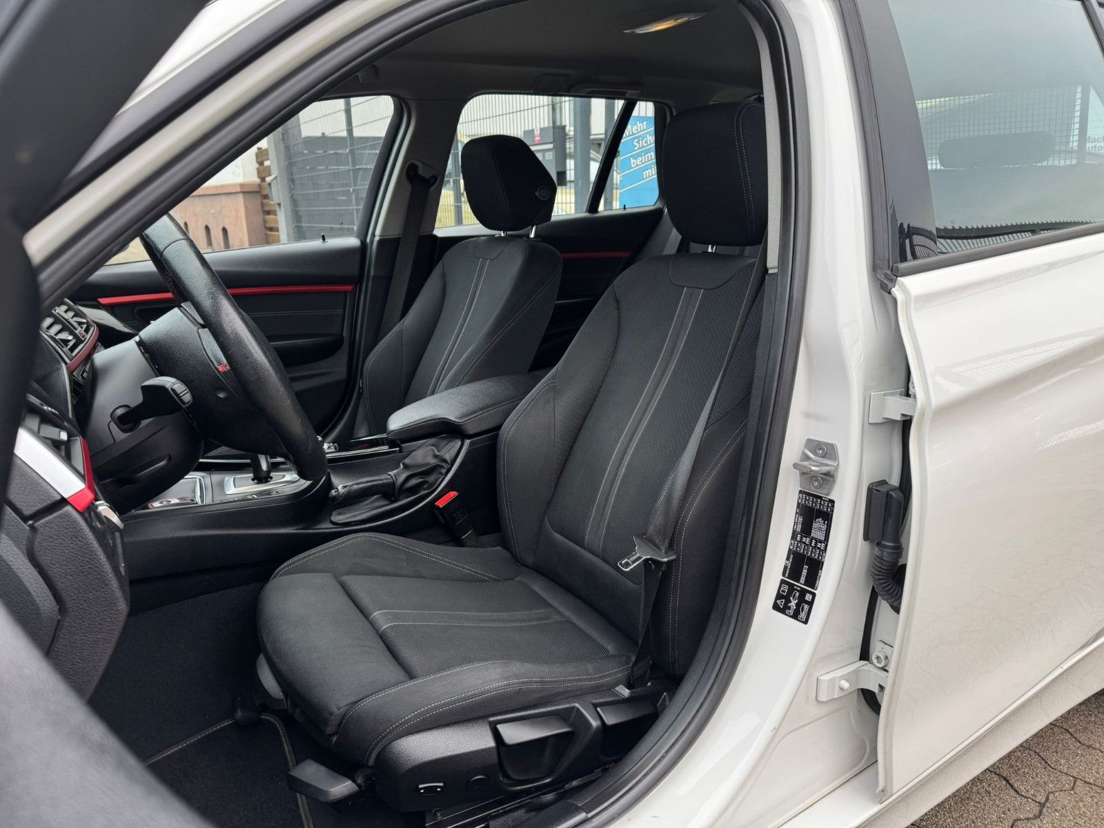 BMW 330d F31 Touring xDrive Sport*2.Hand*SItzh*LED* foto 11
