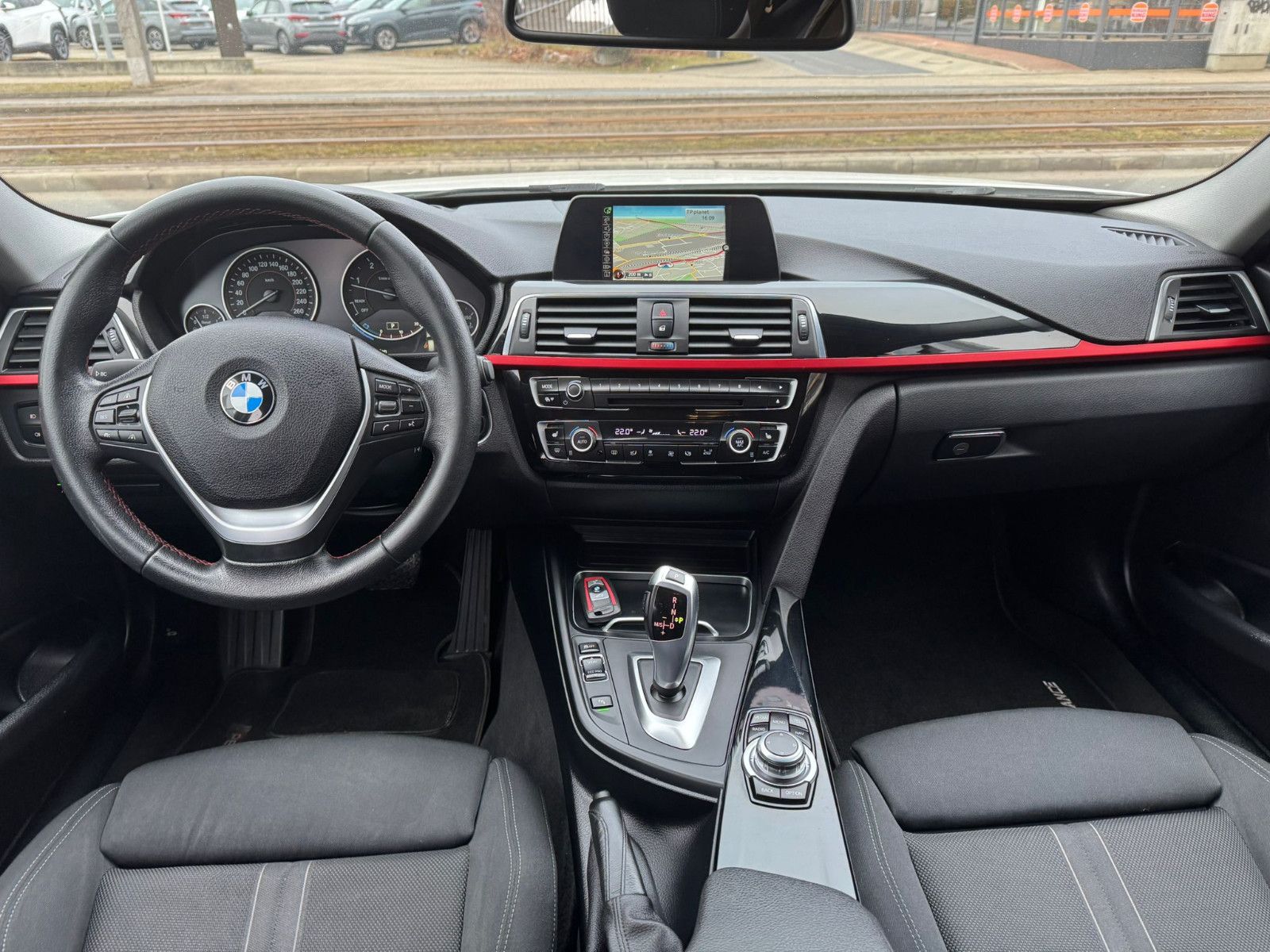 BMW 330d F31 Touring xDrive Sport*2.Hand*SItzh*LED* foto 12