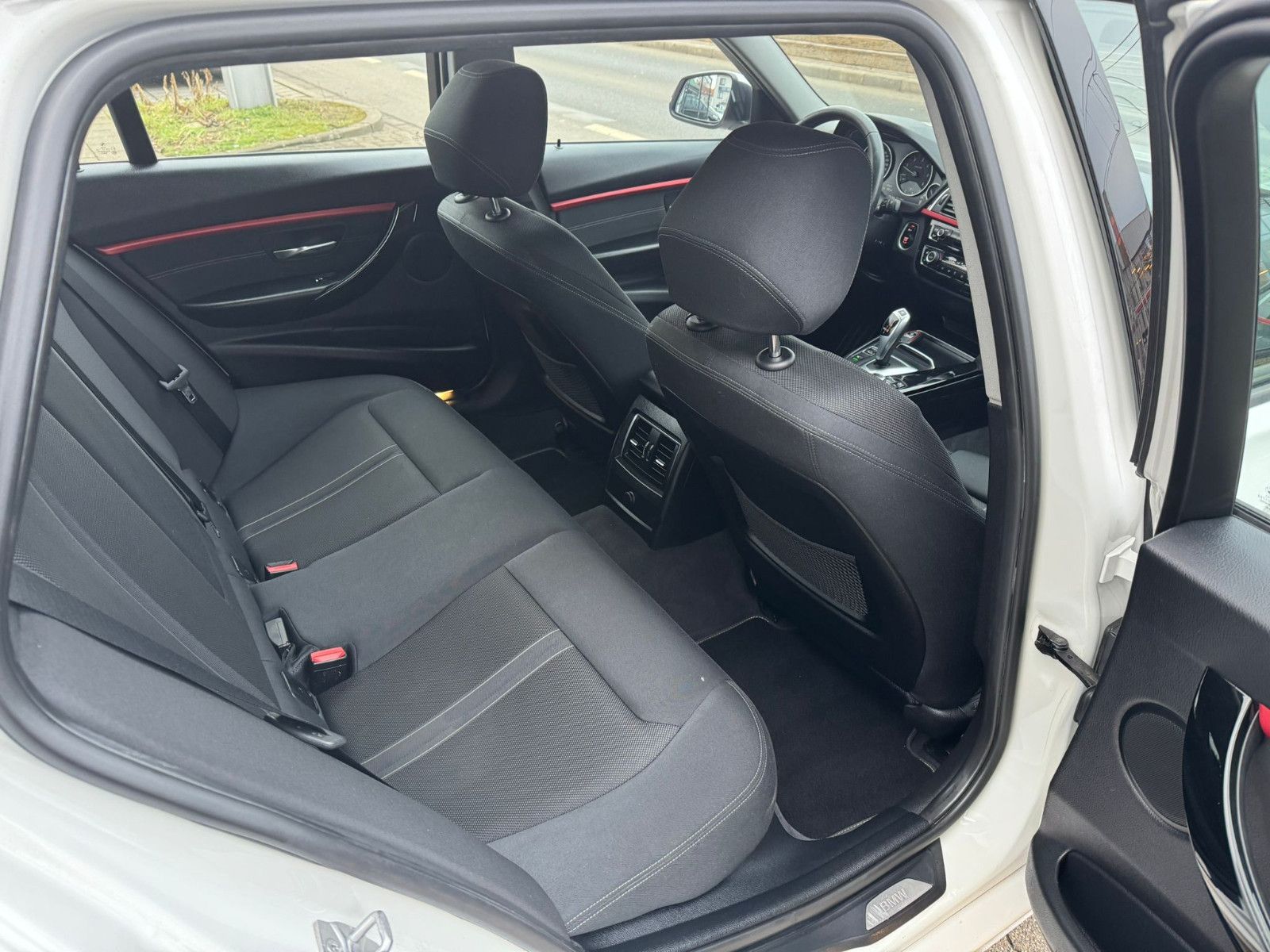 BMW 330d F31 Touring xDrive Sport*2.Hand*SItzh*LED* foto 14