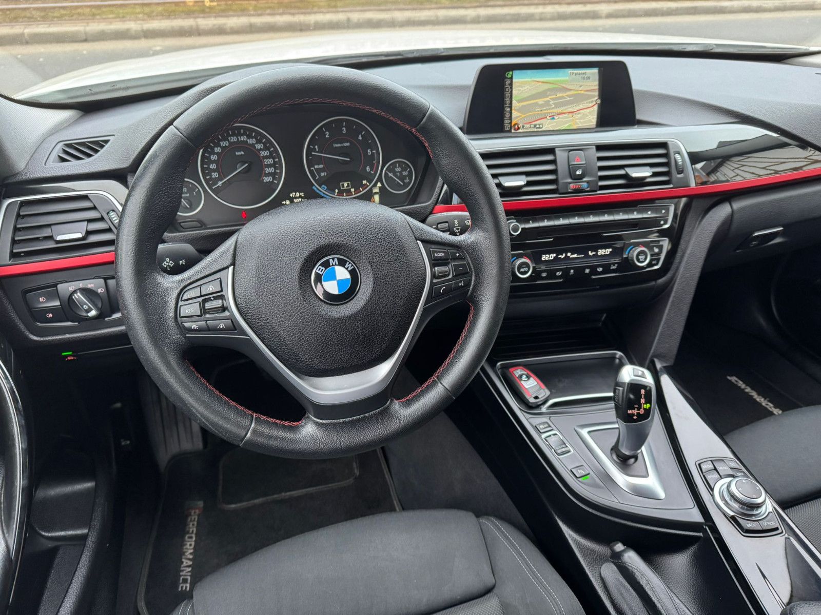 BMW 330d F31 Touring xDrive Sport*2.Hand*SItzh*LED* foto 19