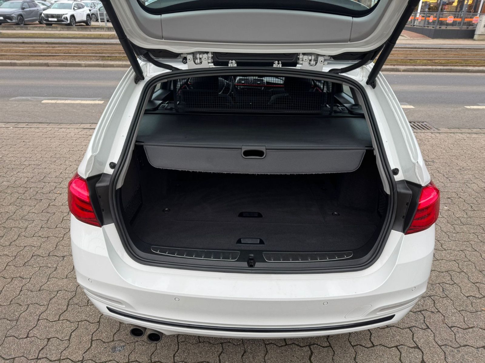 BMW 330d F31 Touring xDrive Sport*2.Hand*SItzh*LED* foto 6